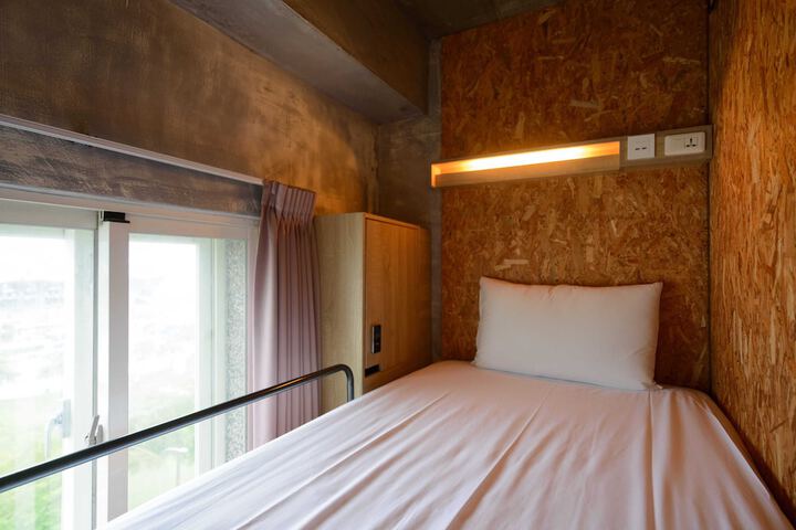 Room 27 of 81