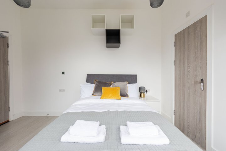 Room 17 of 65