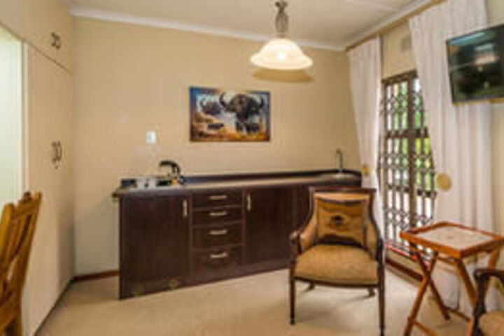 Room 5 of 6