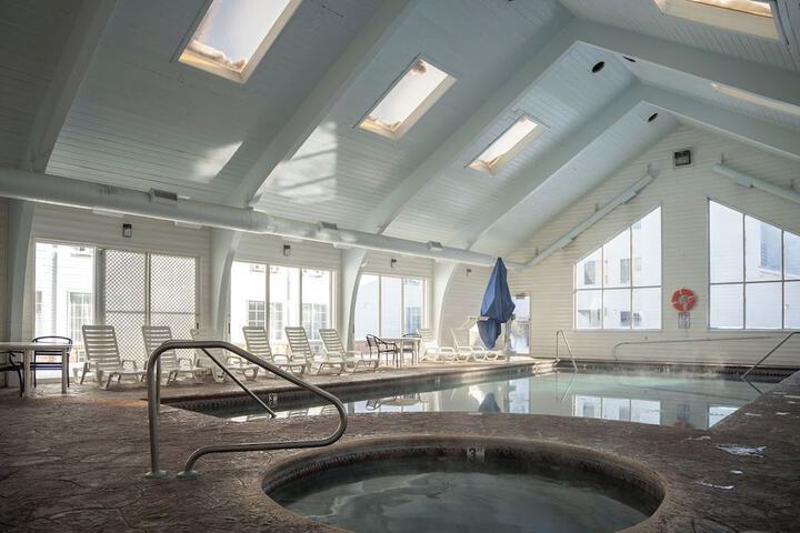 Pool Hotel