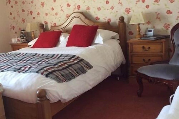 Room 4 of 17