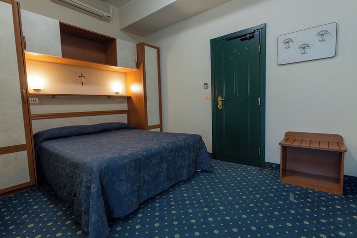 Room 14 of 42