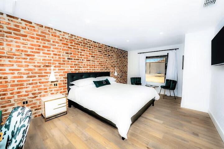 Room 3 of 41