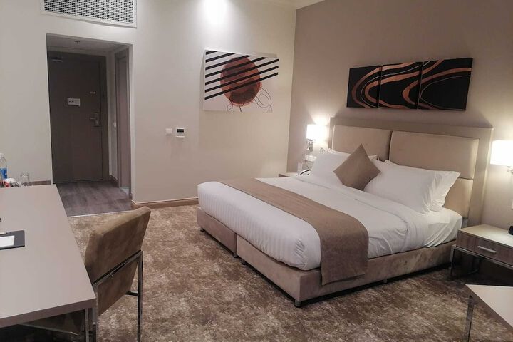 Room 11 of 30