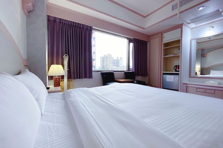 Room 9 of 12