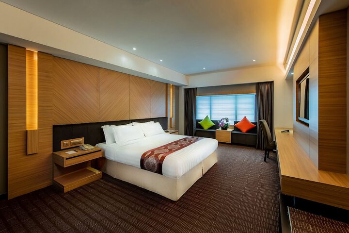Room 12 of 37