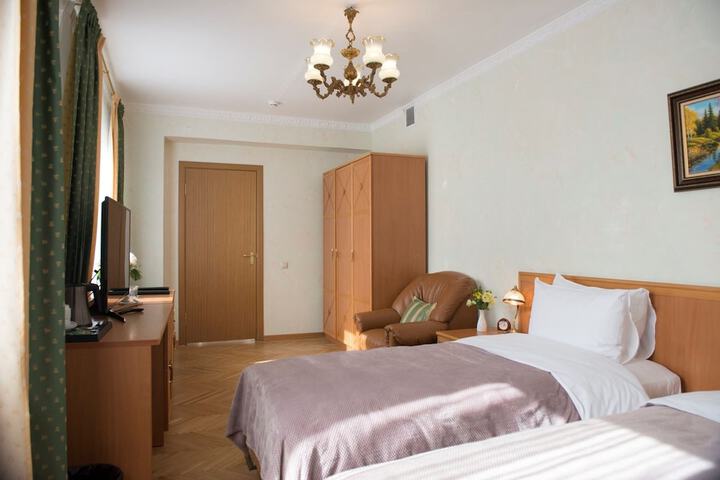 Room 8 of 68