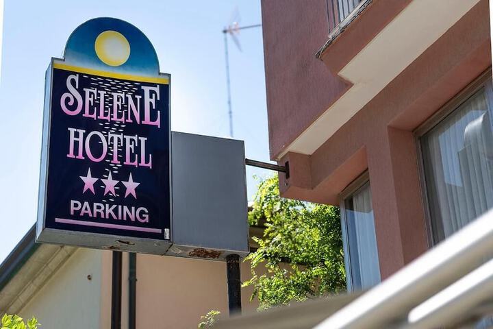 Hotel 77 of 88