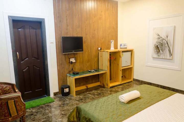 Room 8 of 48