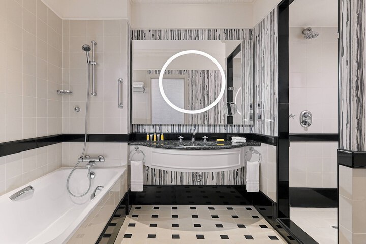 Room 32 of 115