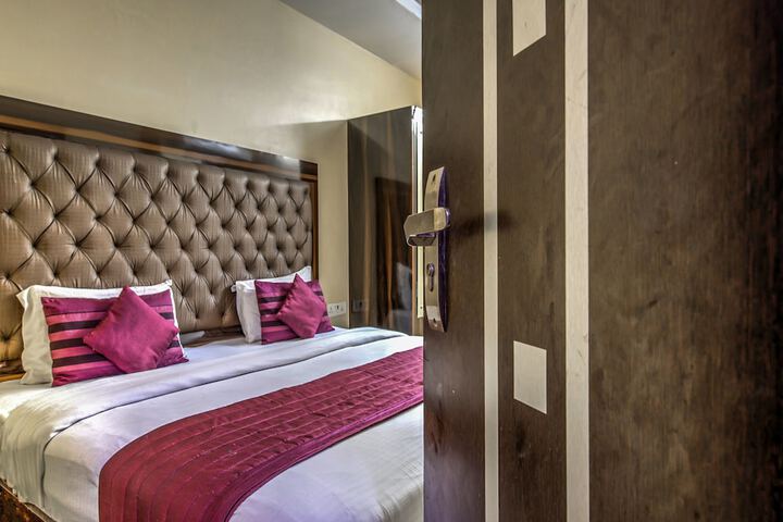 Room 4 of 20