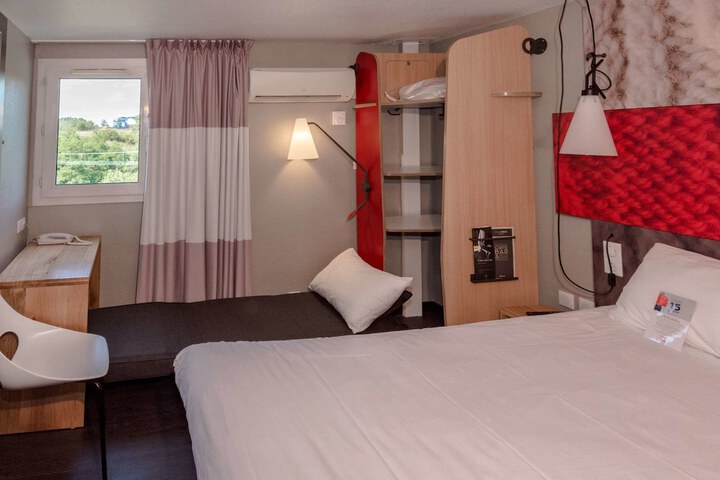 Room 6 of 44