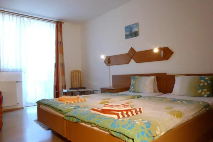 Room 7 of 19