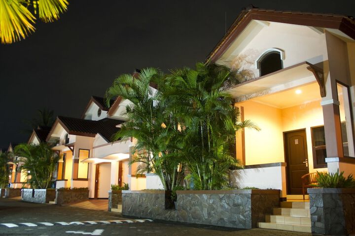 Front of property - evening/night