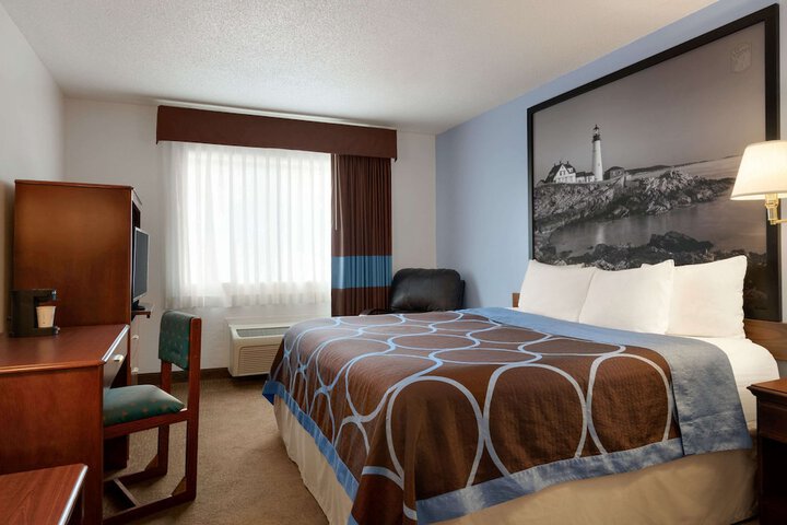 1 King Bed (6 of 14)