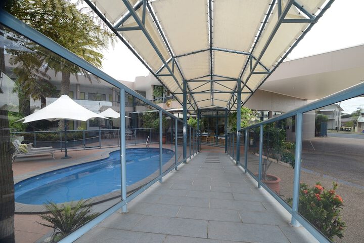 Pool 41 of 68