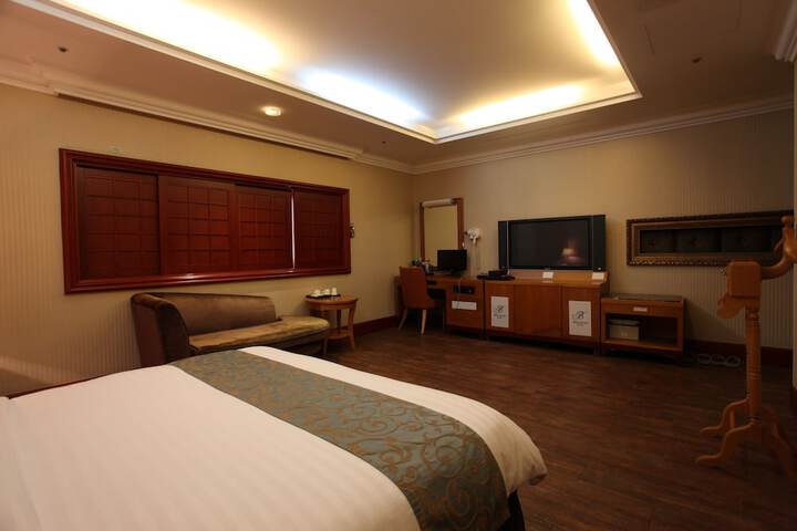 Room 6 of 37