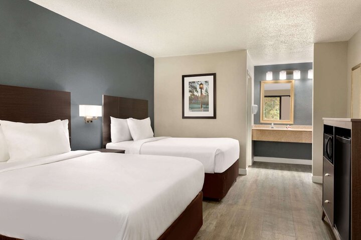 Double Accessible King Size Bed (2 of 11)