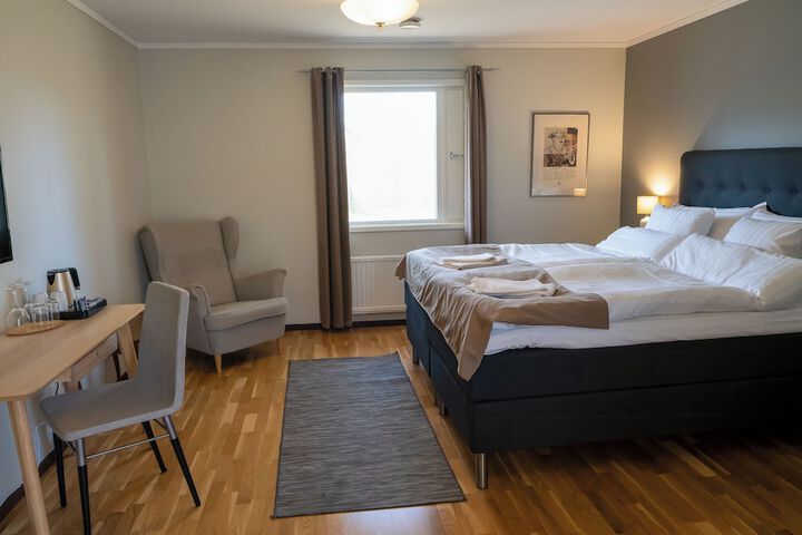 Room 6 of 28