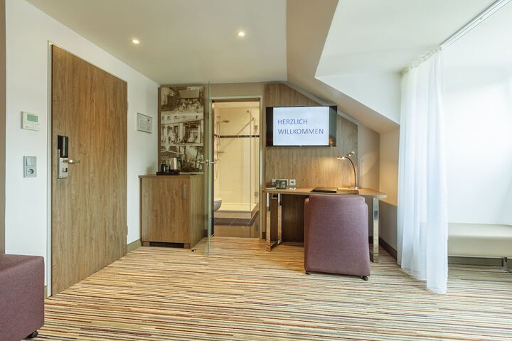 Room 30 of 61