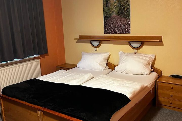 Room 6 of 43