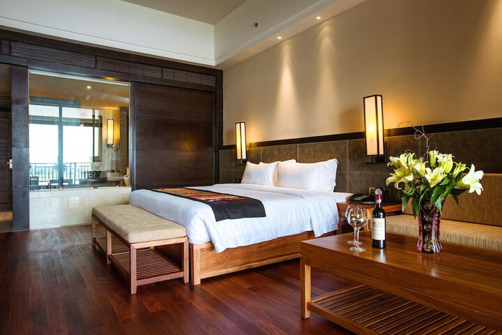 Room 4 of 52