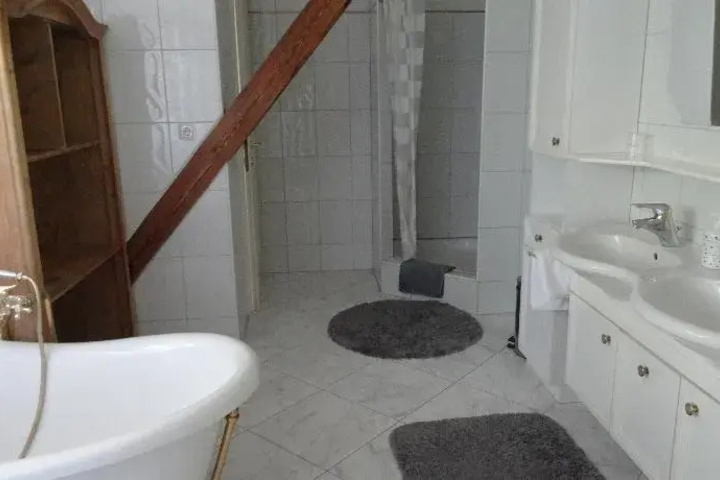 Room 7 of 13