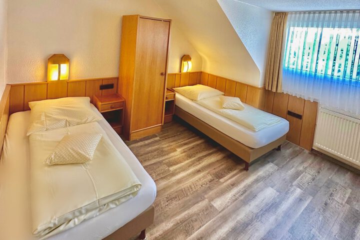 Room 12 of 30