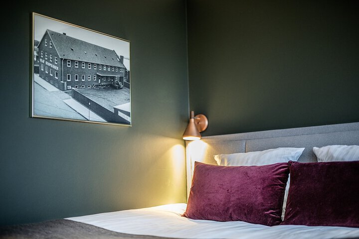 Room 4 of 40