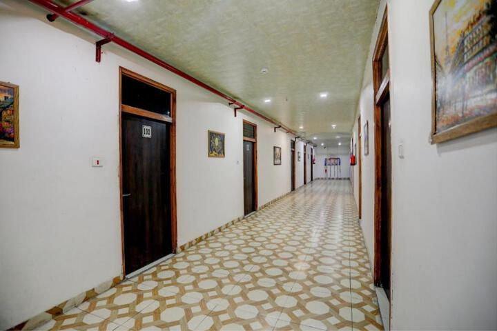 Hotel O The Royals Inn