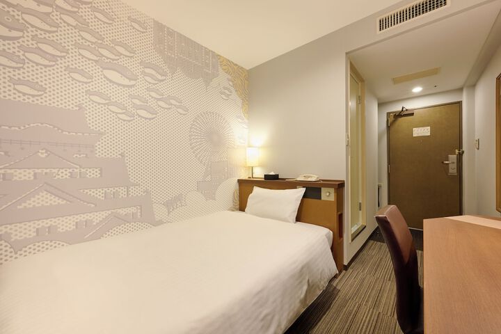 Room 8 of 21