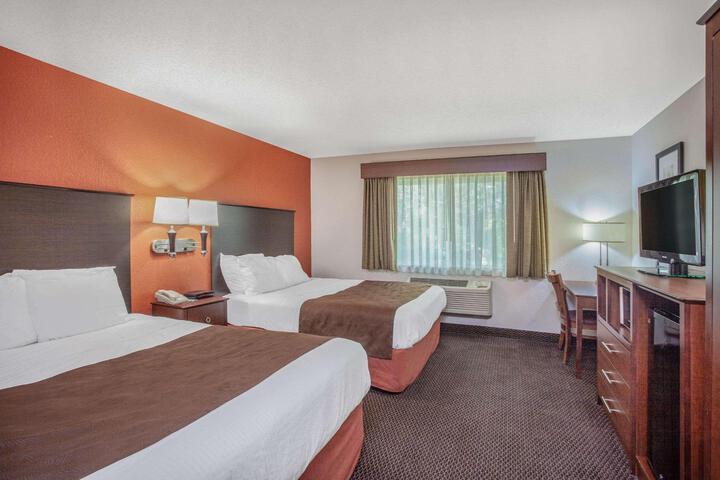 2 Double Beds Accessible Room (1 of 2)