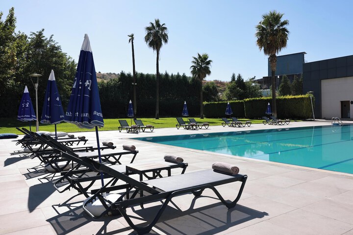 Hotel Pool