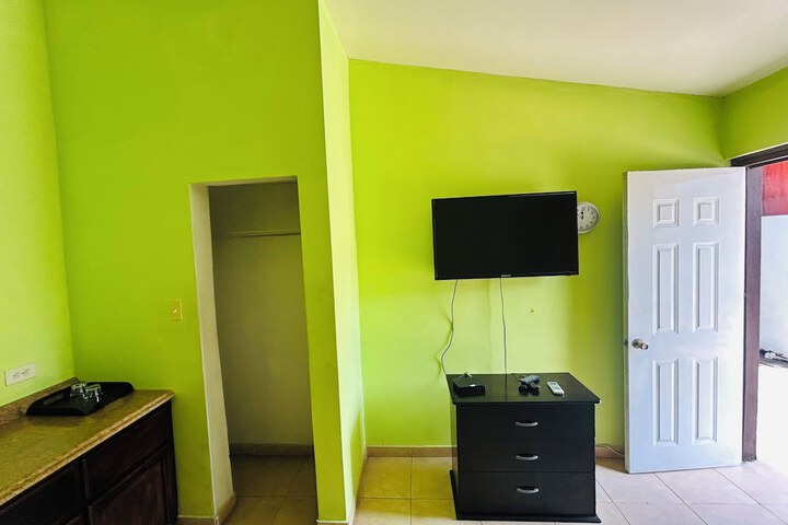 Room 9 of 26