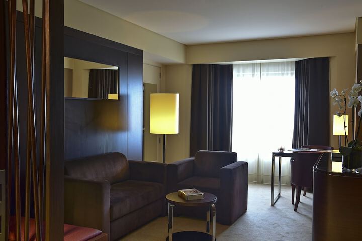 Room 53 of 107
