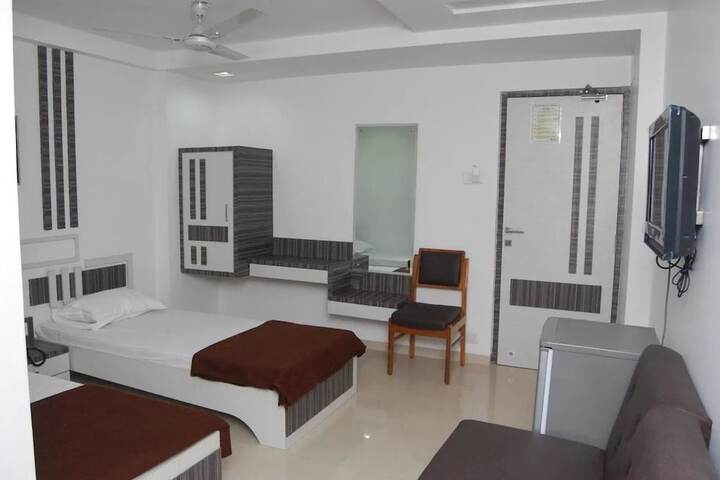 Room 9 of 42
