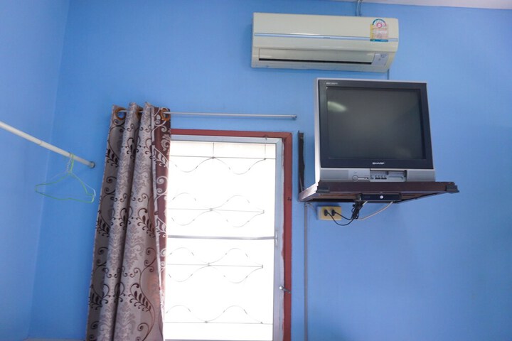 Room 11 of 42