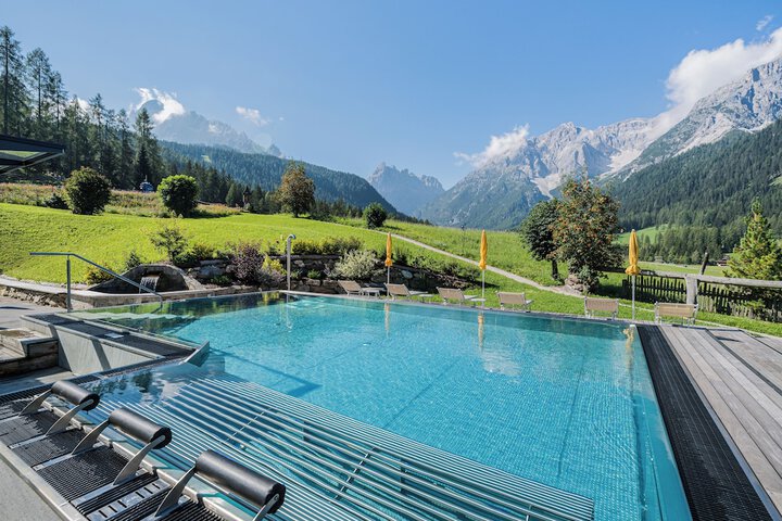 Hotel Pool