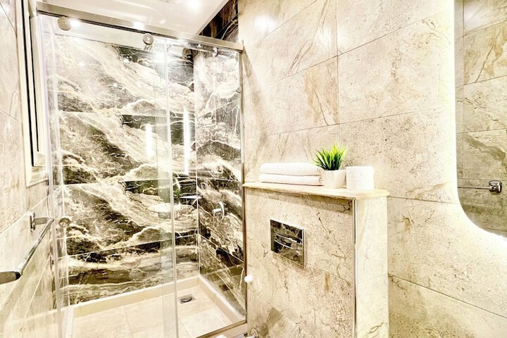 Room 106 of 177