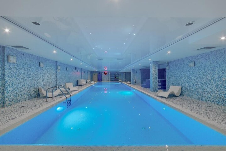 Hotel Pool