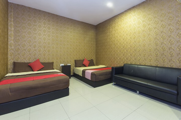Night Queen Hotel