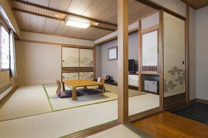 Room 6 of 34