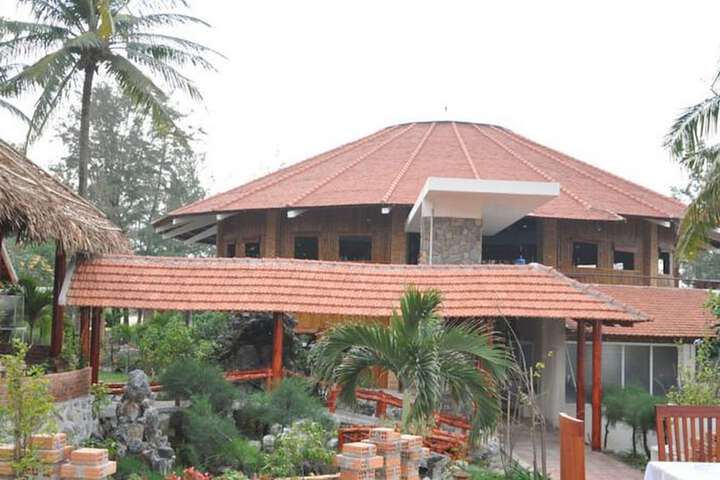 Hotel Exterior 23 of 25