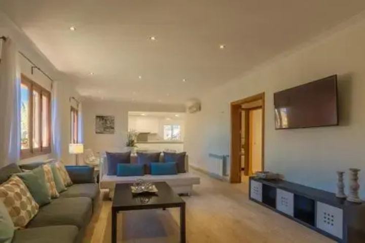 Room 3 of 18