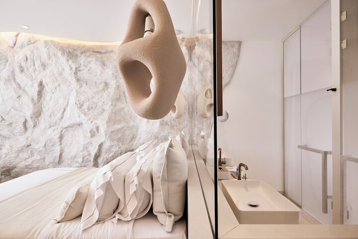 Room 4 of 25