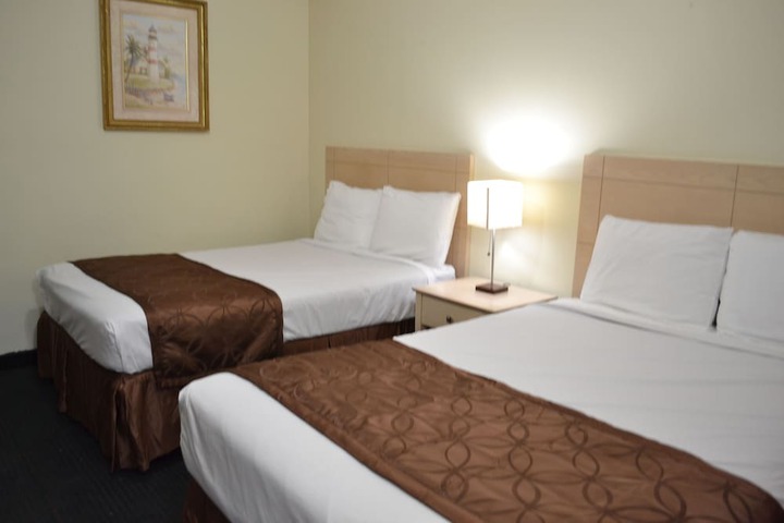 2 Double Beds (6 of 8)