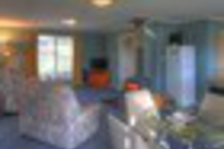 Room 104 of 195