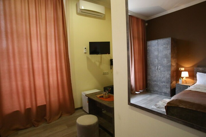 Room 15 of 86