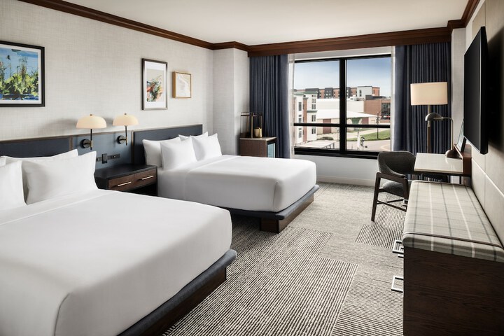 2 Queen Beds Accessible (6 of 10)