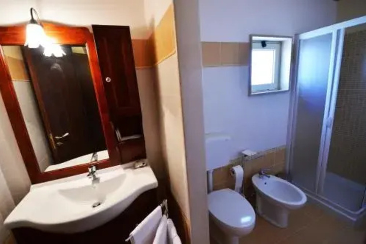 Room 14 of 15